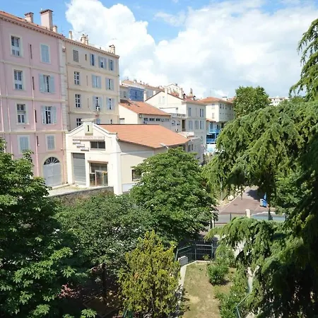 Agreable 23 Pieces Centre Apartment
