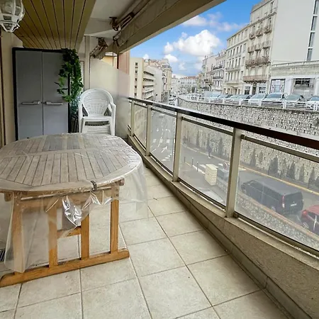 Agreable 23 Pieces Centre Apartment